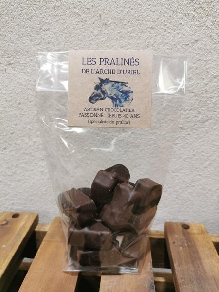 Pralinés enrobés de chocolat noir